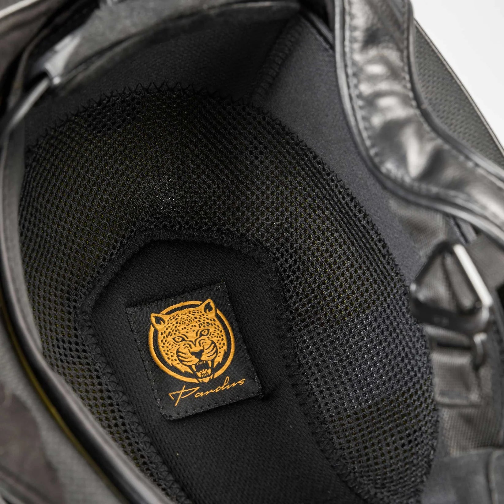 Back On Track EQ3 Pardus Smooth Top med skruv Svart